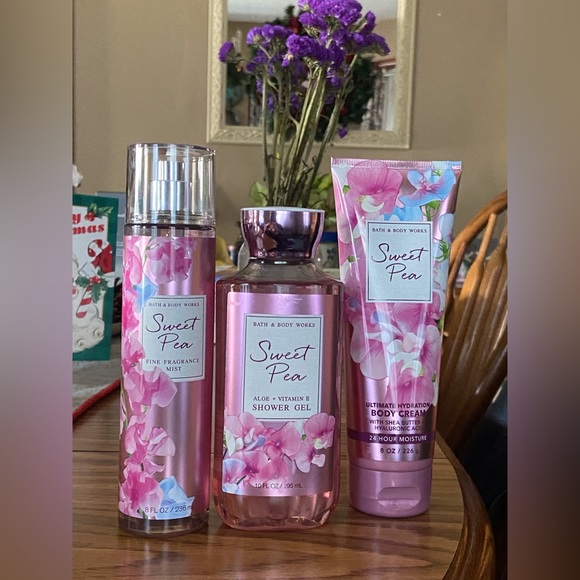 *SOLD* Bath & Body Works Sweet Pea- NEW fragrance, body cream & shower gel - Picture 1 of 1